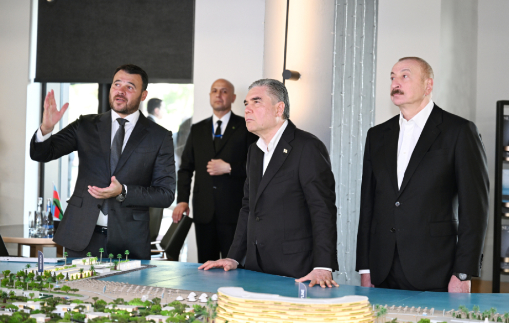 Le président azerbaïdjanais et le président du Conseil du peuple du Turkménistan visitent le complexe touristique « Sea Breeze » VIDEO