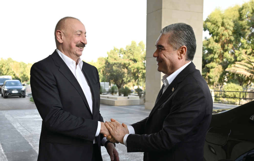 Aserbaidschans Präsident und Vorsitzender des Volksrates Turkmenistans besuchen Sea Breeze Resort VIDEO