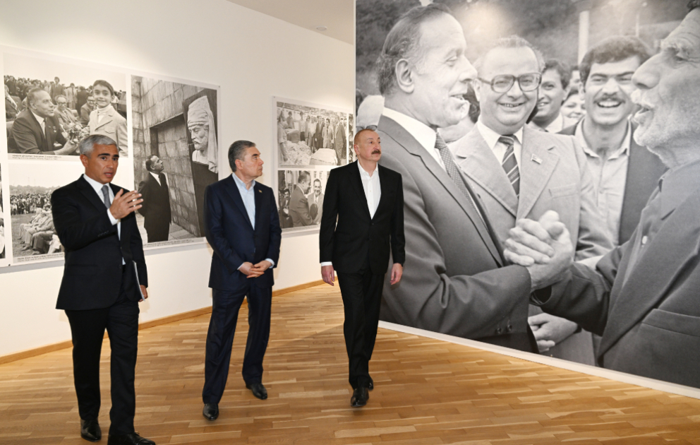 Prezident İlham Əliyev və Qurbanqulu Berdiməhəmmədov Şuşadakı Yaradıcılıq Mərkəzində “Heydər Əliyev və Qarabağ” sərgisi ilə tanış olublar VİDEO