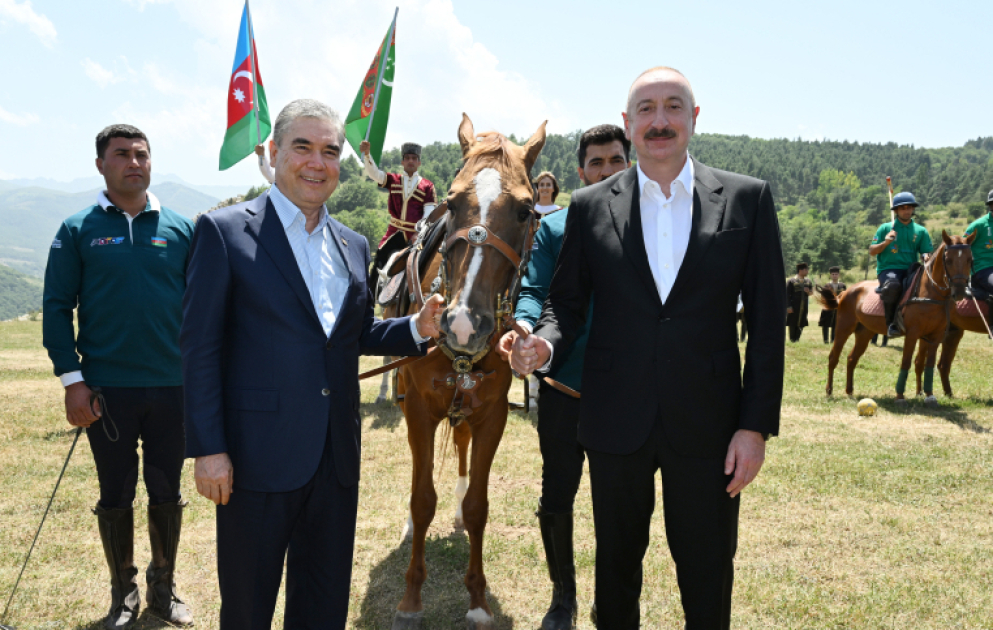 Karabakh horse named “Dostlug” presented to Gurbanguly Berdimuhamedov at Jidir Duzu plain VIDEO
