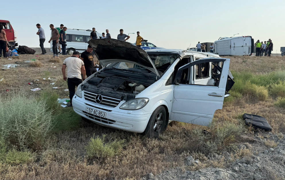 Bakı–Qazax yolunda mikroavtobusla yük maşını toqquşub: 10 nəfər xəsarət alıb VİDEO