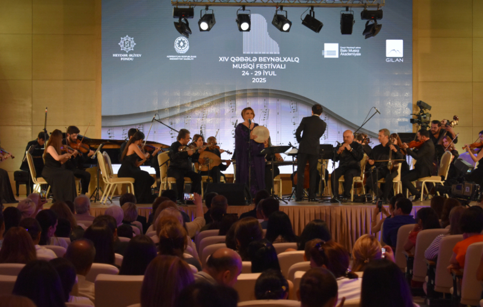 Xanəndə Nəzakət Teymurova Qəbələ festivalında musiqisevərlərə xoş anlar bəxş edib VİDEO
