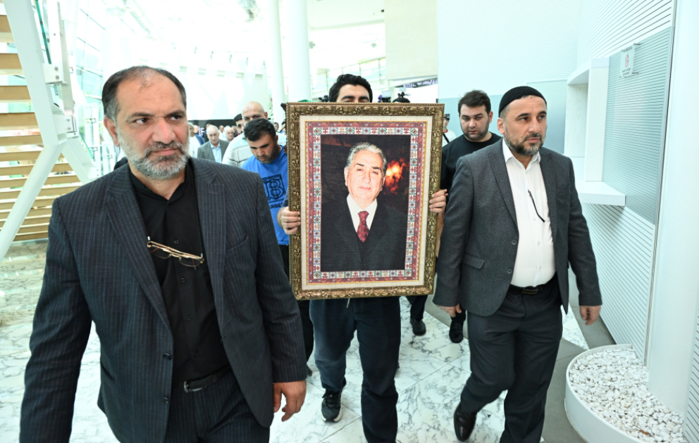 Görkəmli xanəndə Arif Babayev son mənzilə yola salınıb - YENİLƏNİB  VİDEO