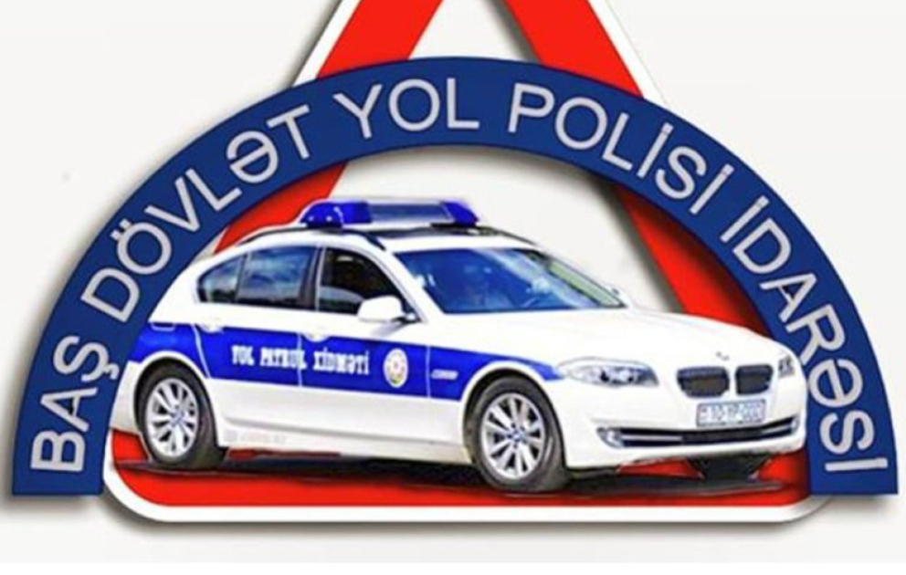 Avtomobildə başlayan yanğını polis əməkdaşları söndürüblər VİDEO