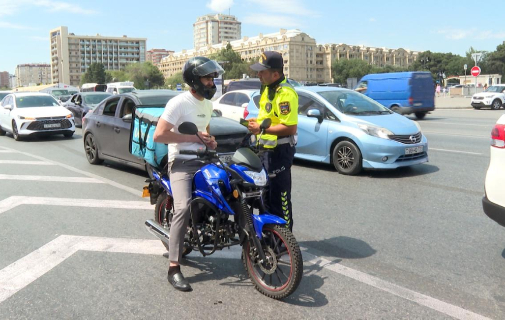 Polis sürücülərlə maarifləndirmə tədbirlərini davam etdirir VİDEO