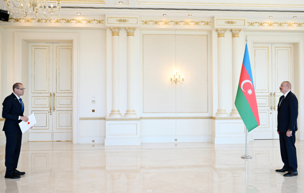 Präsident Ilham Aliyev nimmt Beglaubigungsschreiben des neu ernannten Botschafters Israels in Aserbaidschan entgegen VIDEO