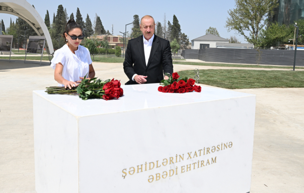 Le président Ilham Aliyev et la première dame Mehriban Aliyeva inspectent les travaux effectués dans le Complexe commémoratif de Gandja MIS A JOUR  VIDEO