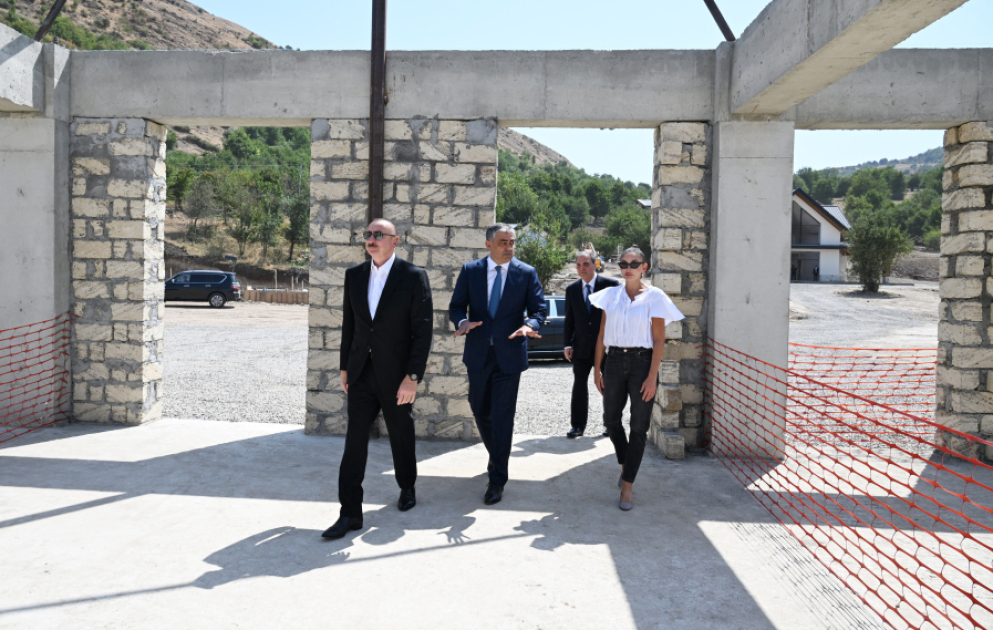 Visite du chantier d’un complexe de loisirs à Gandja MIS A JOUR VIDEO