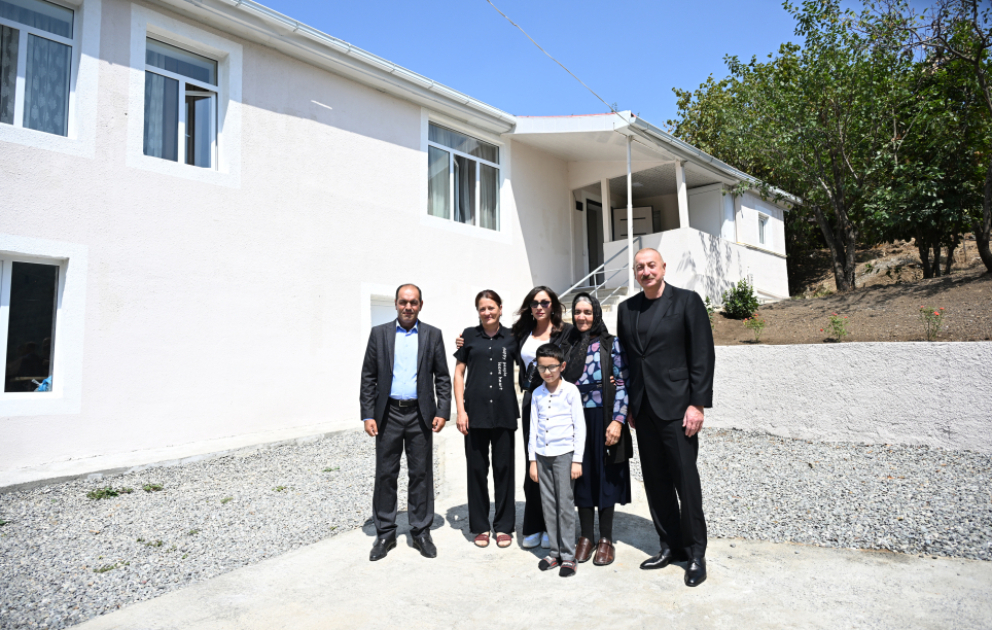 Präsident Ilham Aliyev und First Lady Mehriban Aliyeva trefen sich mit Bewohnern der Dörfer Vangli und Kolatagh im Bezirk Aghdara  AKTUALISIERT  VIDEO