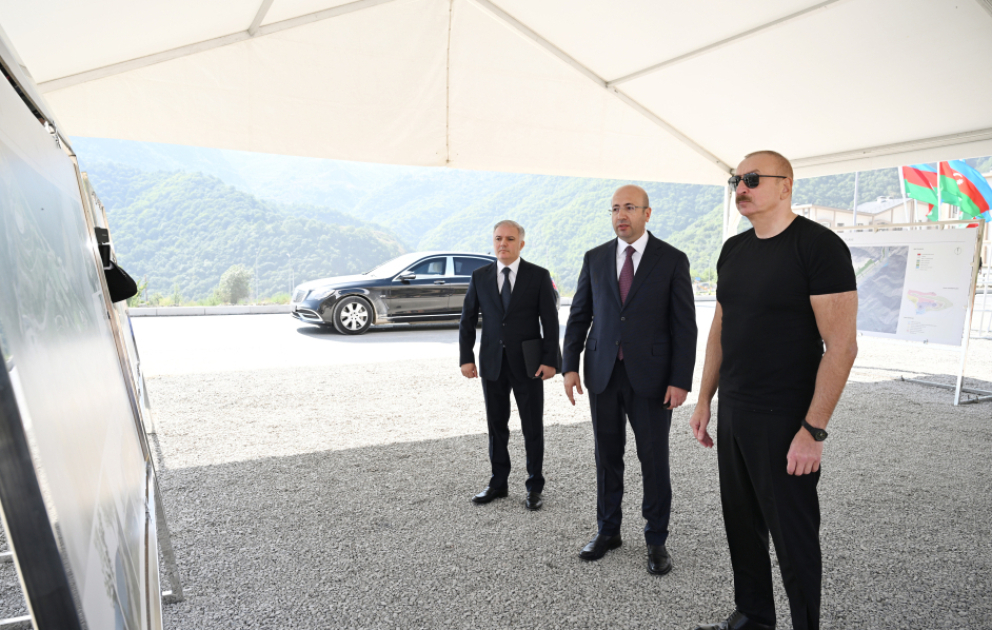 Le président Ilham Aliyev pose la première pierre du Parc urbain de Kelbédjer MIS A JOUR VIDEO