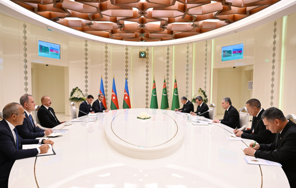Turkmenbachi : Ilham Aliyev et Gourbangouly Berdimouhamedov tiennent une réunion élargie aux délégations MIS A JOUR VIDEO