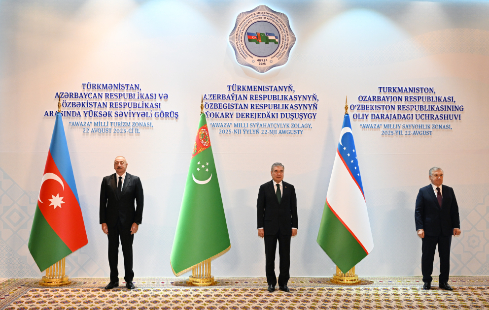 Réunion de haut niveau entre le Turkménistan, l'Azerbaïdjan et l'Ouzbékistan à Turkmenbachi MIS A JOUR  VIDEO