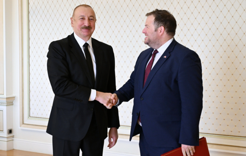 Le président azerbaïdjanais reçoit le ministre d'État britannique pour l'Europe, l'Amérique du Nord et les territoires d'outre-mer VIDEO