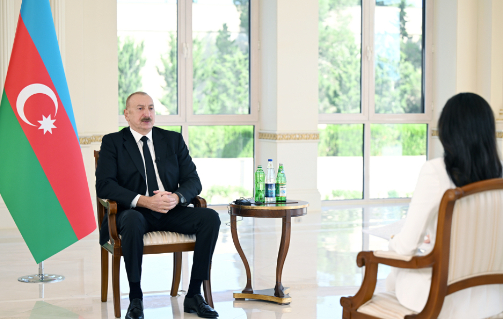 Prezident: Düşünürük ki, müsəlman dünyası üçün ən böyük təhlükə məzhəblərə ayrılmaqdır VİDEO