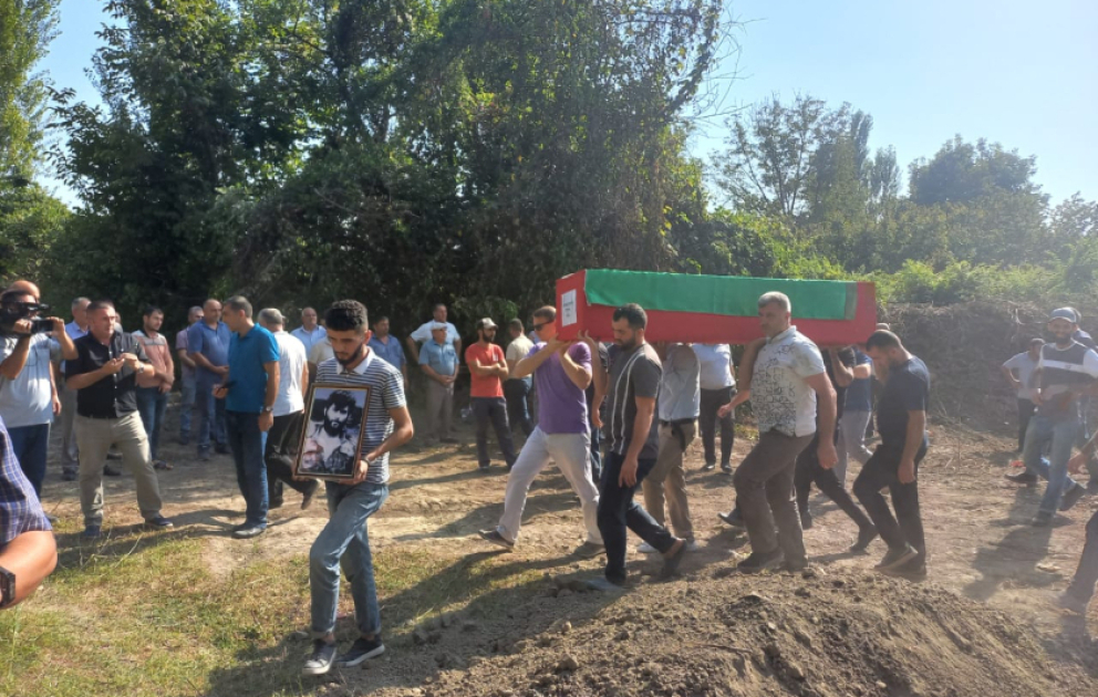 32 ildən sonra nəşi tapılan şəhid Natiq Kərimov Qaxda torpağa tapşırılıb VİDEO