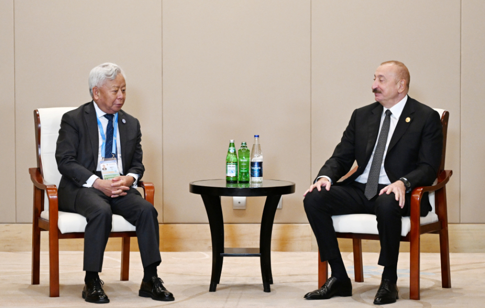 Prezident İlham Əliyev Tiencində Asiya İnfrastruktur İnvestisiya Bankının prezidenti ilə görüşüb VİDEO