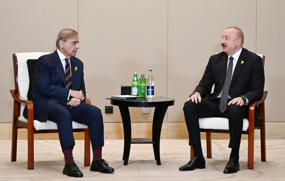 Azerbaijani President Ilham Aliyev met with Pakistan's Prime Minister in Tianjin VIDEO