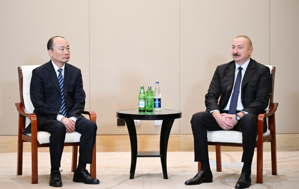 Prezident İlham Əliyev Tiencin şəhərində “China National Chemical Engineering” şirkətinin sədri ilə görüşüb VİDEO