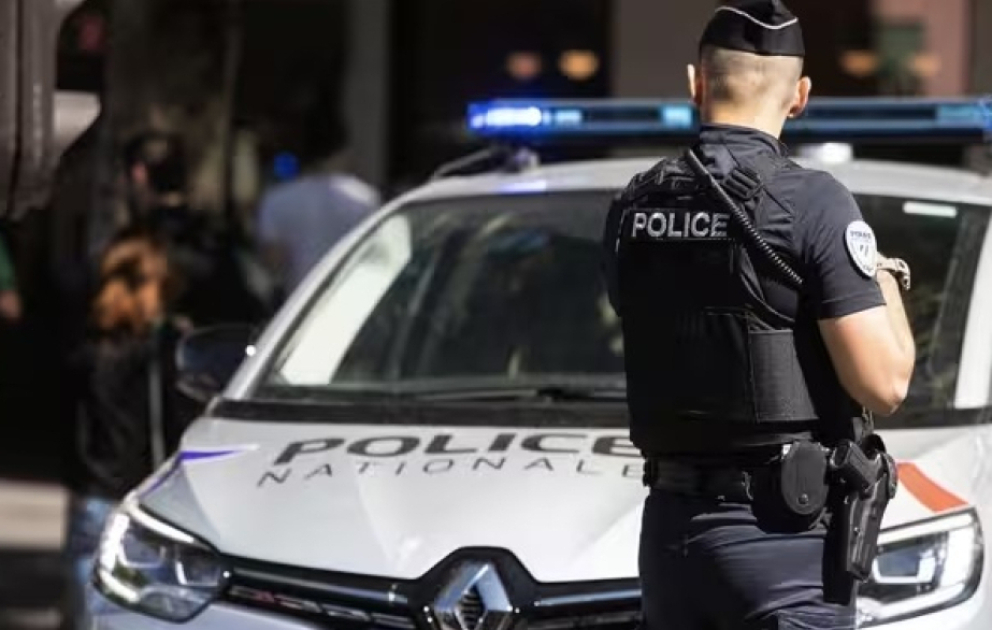 Fransada növbəti polis zorakılığı: Gənc oğlan şillələnib və onun üzünə tüpürülüb VİDEO