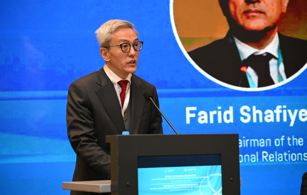 Çen Dongxiao: Dünya tədricən Qərb mərkəzli modeldən çoxqütblü nizama doğru irəliləyir VİDEO