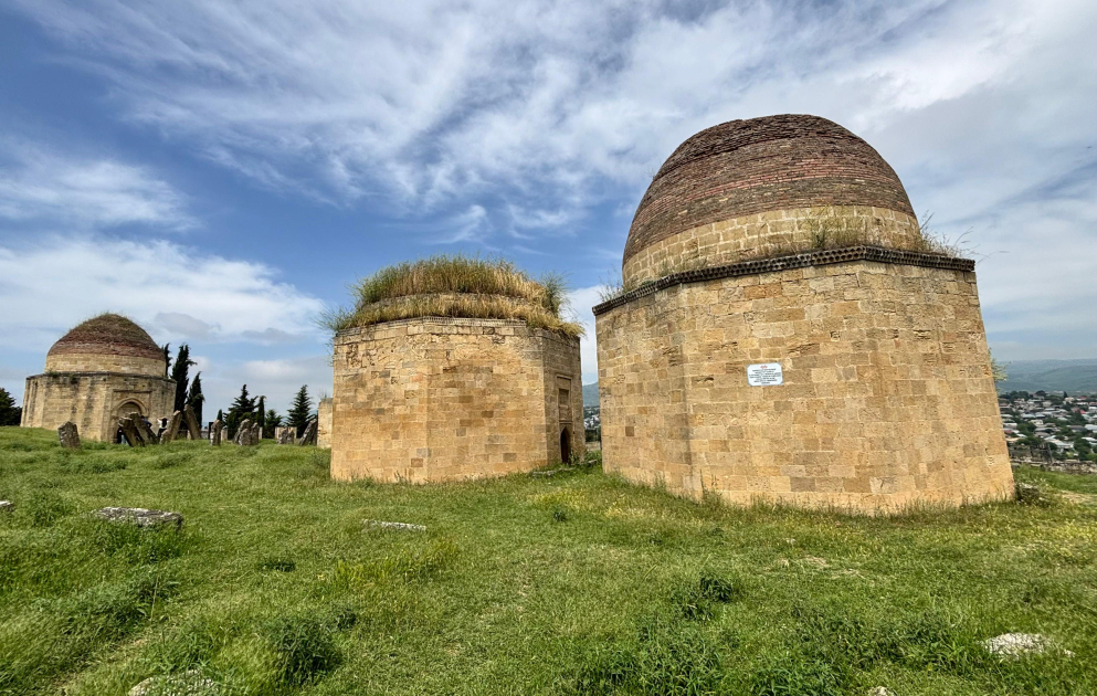 Aserbaidschans verborgener Schatz: Mausoleum „Sieben Kuppeln“ in Schamachi VIDEO