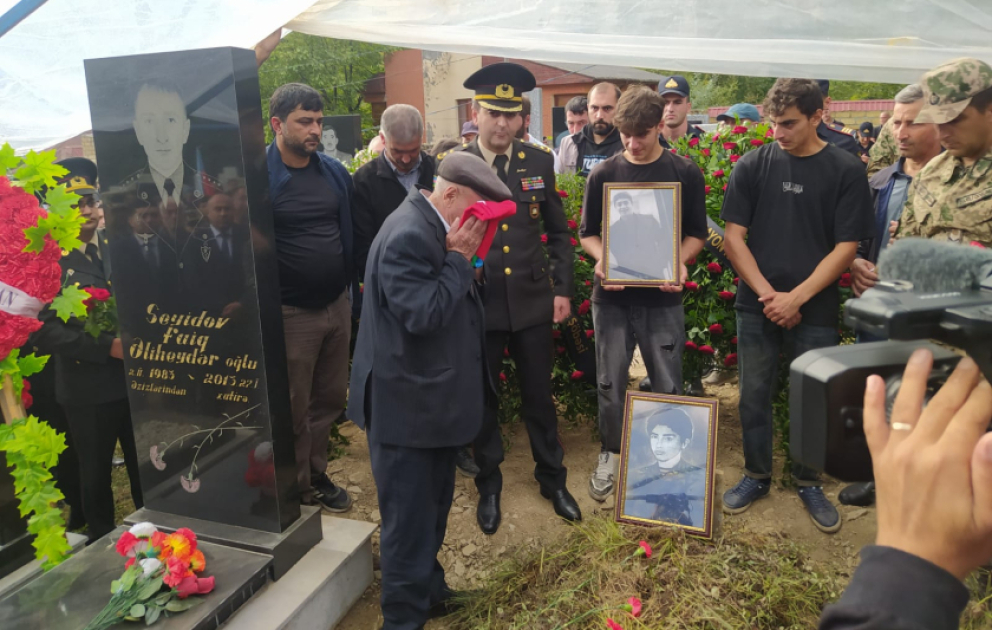 Birinci Qarabağ müharibəsinin itkin şəhidi Vəkil Qayıbov Qəbələ rayonunda dəfn edilib VİDEO