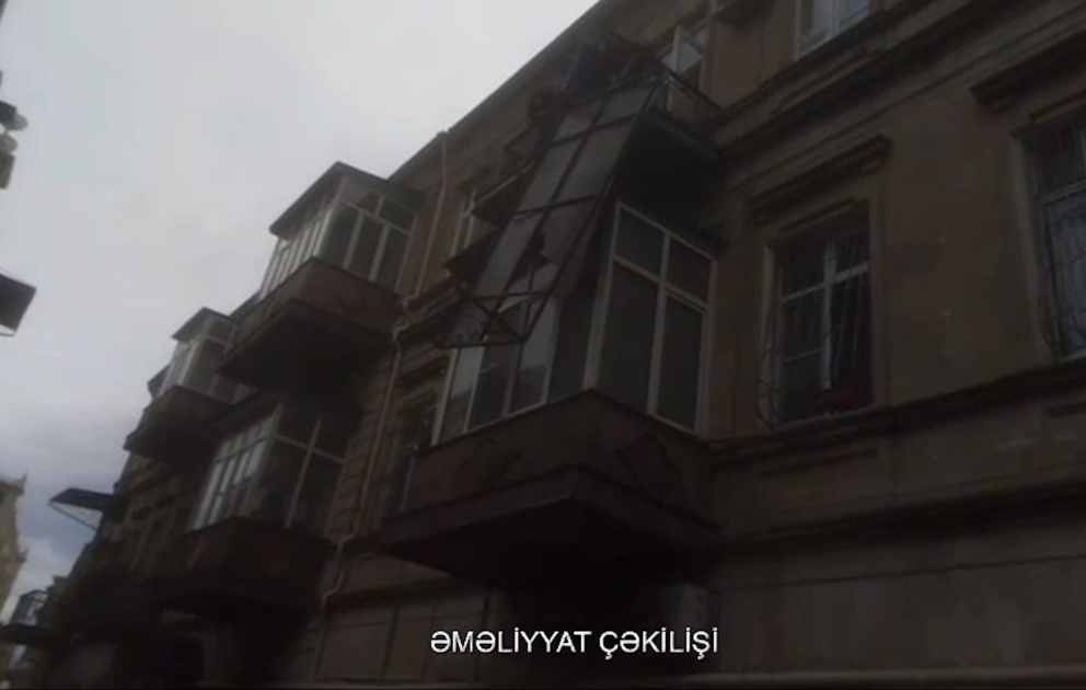 Yasamalda küləyin yaratdığı təhlükə aradan qaldırılıb VİDEO