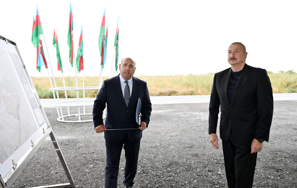Präsident Ilham Aliyev legt Grundstein für das neue Dorf Garakhanbeyli im Bezirk Füsuli VIDEO
