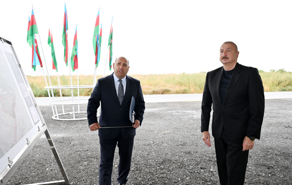 Le président de la Républiuque pose la première pierre du village de Garakhanbeyli de la région de Fuzouli VIDEO