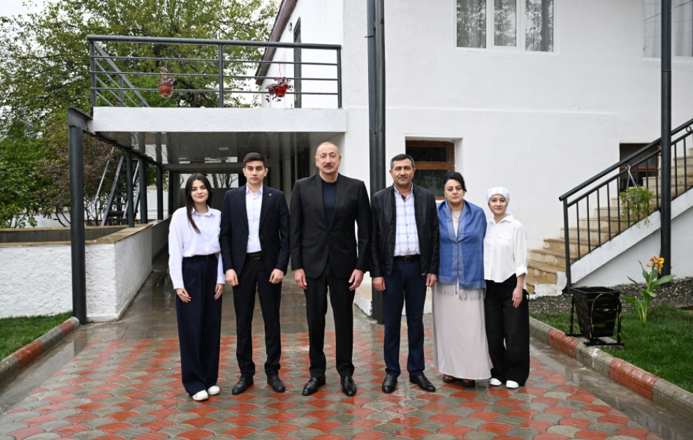 Präsident Ilham Aliyev besucht Siedlung Hadrut im Bezirk Khojavend VIDEO