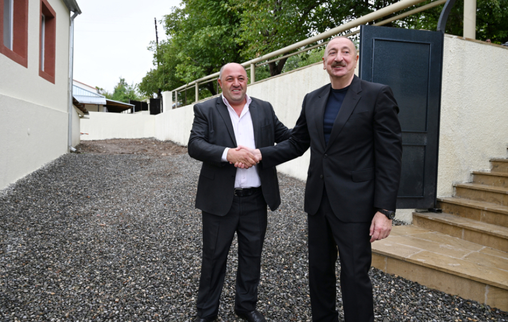 Le président Aliyev visite le bourg de Qirmizi Bazar de la région de Khodjavend VIDEO