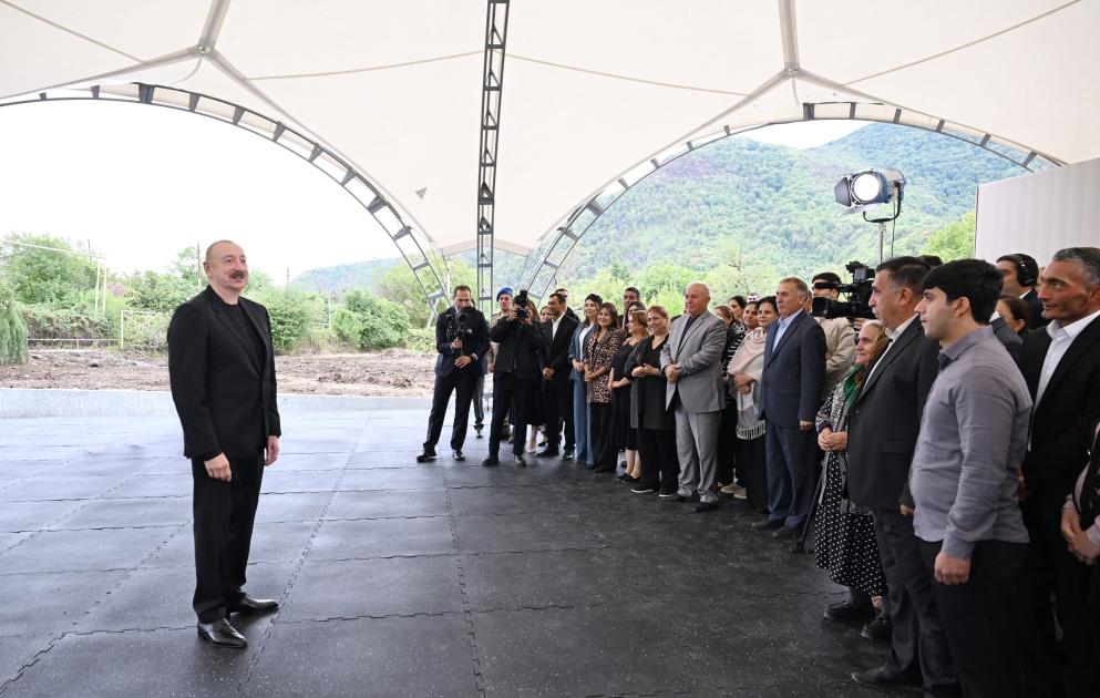 Le président Aliyev rencontre les habitants des villages de Badara, Dachboulag, Seyidbeyli et Chouchakend de la region de Khodjaly MIS A JOUR VIDEO