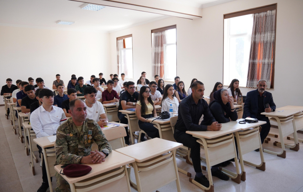NDU-da I kurs tələbələrinə ilk dərsi şəhid ailələri və qazilər tədris edib VİDEO
