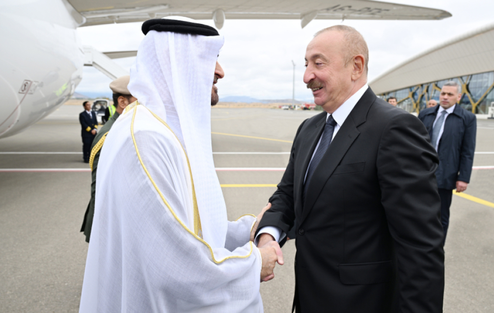 Präsident der Vereinigten Arabischen Emirate zu Staatsbesuch in Aserbaidschan eingetroffen VIDEO