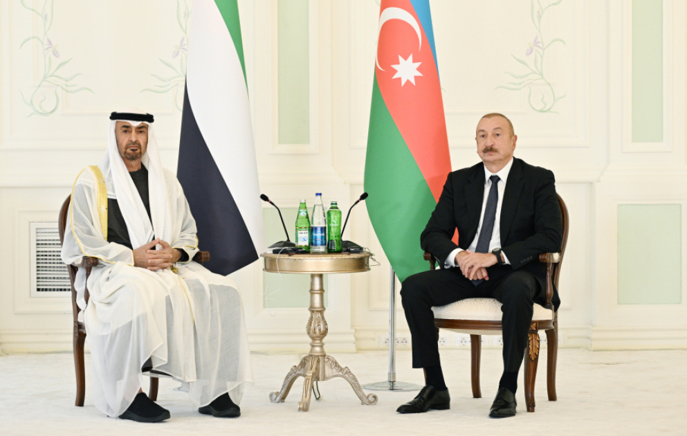 Les présidents Ilham Aliyev et le cheikh Mohammed bin Zayed Al Nahyan ont eu une réunion élargie, suivie de l’échange des documents signés entre les deux pays MIS A JOUR VIDEO