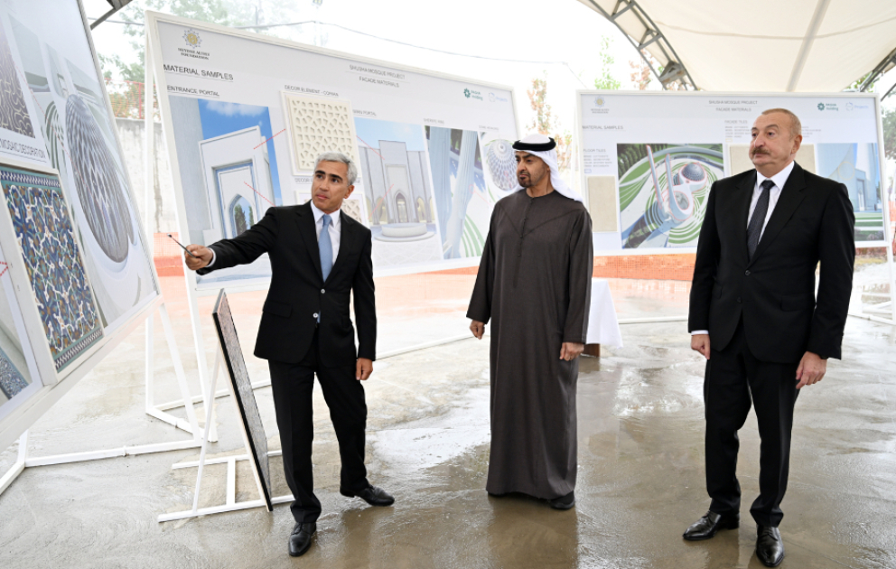 Präsident Ilham Aliyev und Scheich Mohamed bin Zayed Al Nahyan besichtigen Baufortschritt Neuer Schuscha-Moschee VIDEO