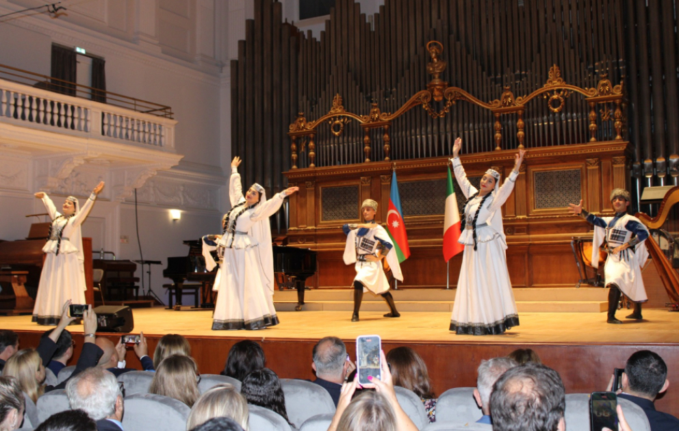 Romada Üzeyir Hacıbəylinin 140 illik yubileyi münasibətilə konsert proqramı təşkil olunub VİDEO