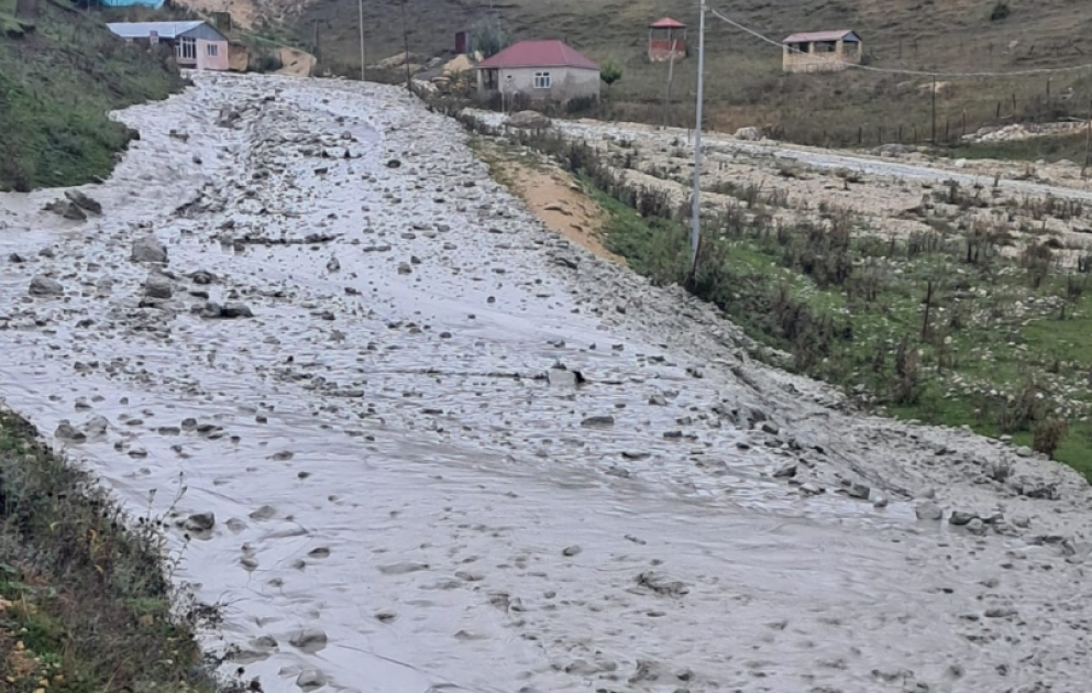 Qusarın Laza kəndində yolu sel suları basıb VİDEO