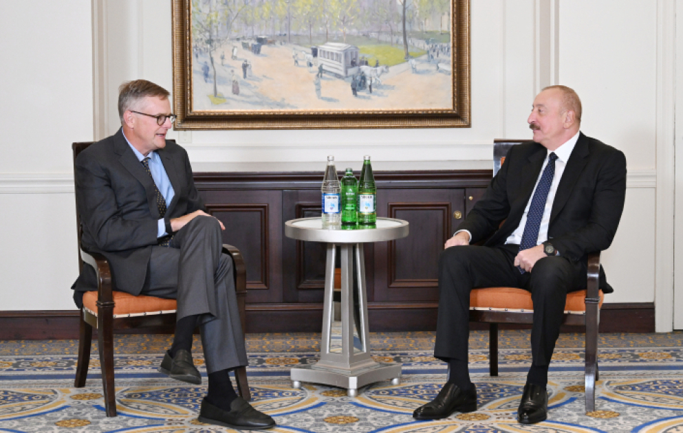 Präsident Ilham Aliyev trifft in New York den Vorsitzenden und CEO von „Neuberger Berman“ VIDEO