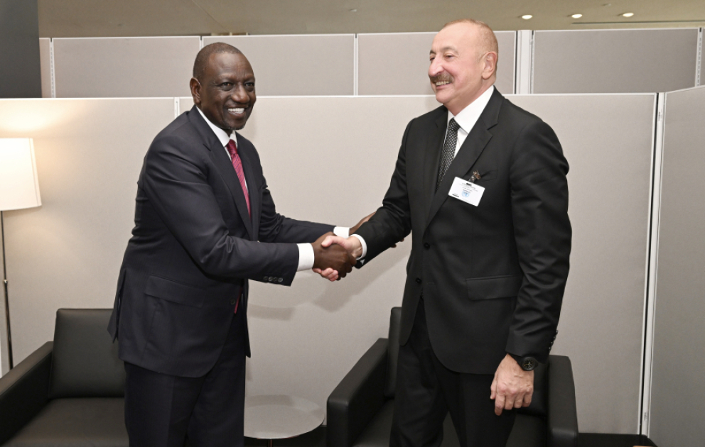 Präsident Ilham Aliyev trifft den Präsidenten Kenias im UN-Hauptquartier in New York AKTUALISIERT VIDEO