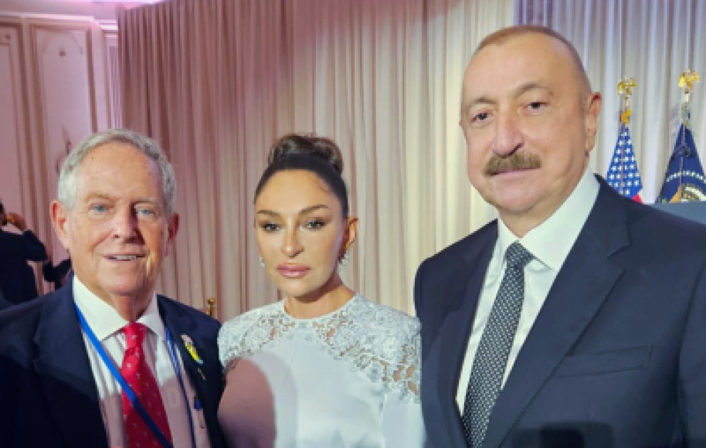 Präsident Ilham Aliyev und First Lady Mehriban Aliyeva nehmen an der offiziellen Empfangsveranstaltung zur 80. Sitzung der UN-Generalversammlung teil VIDEO