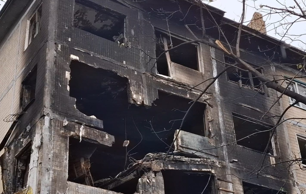 Kiyevə hava hücumu zamanı əsas ziyan yaşayış binalarına dəyib –  Hadisə yerindən reportaj  VİDEO