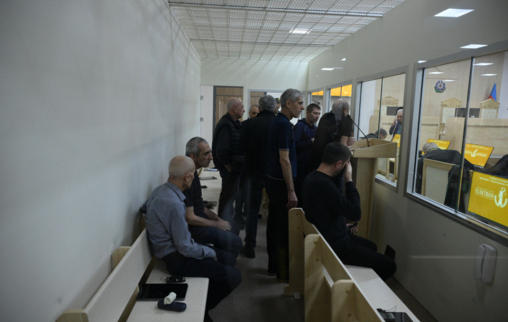 Ermənistan silahlı qüvvələrinin Aprel döyüşləri zamanı beynəlxalq humanitar hüquq normalarını pozaraq mülki şəxsləri və mülki obyektləri atəşə tutması ilə bağlı sənədlər məhkəmədə tədqiq olunub VİDEO