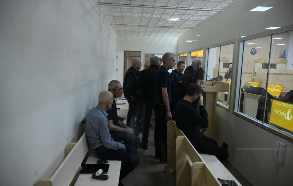 В суде изучены документы, связанные с обстрелом в ходе Апрельских боев вооруженными силами Армении мирных жителей и гражданских объектов с нарушением норм международного гуманитарного права ВИДЕО