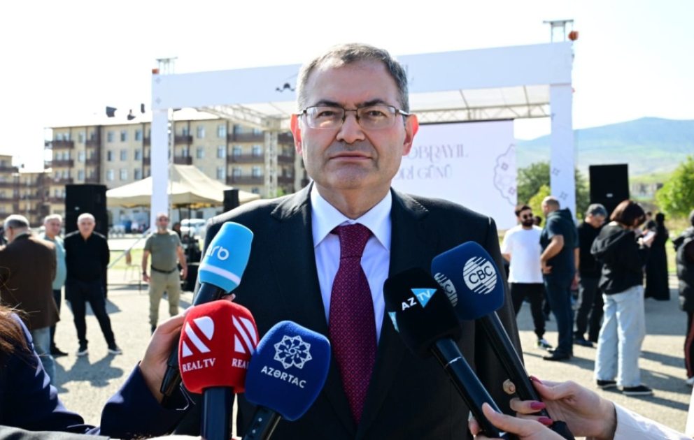 İntiqam Babayev: Musiqi sədaları, sənət əsərləri və nümayiş olunan fotolar Zəfər yolunu bir daha yaddaşlara həkk etdi VİDEO