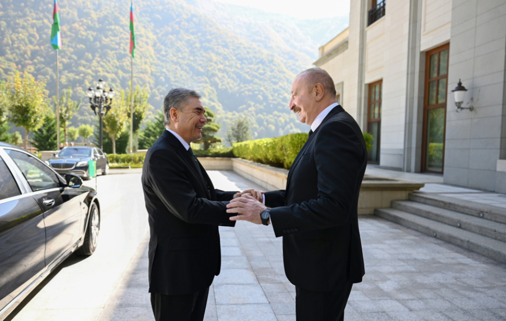 Präsident Ilham Aliyev trifft Gurbanguly Berdimuhamedow in Gabala VIDEO