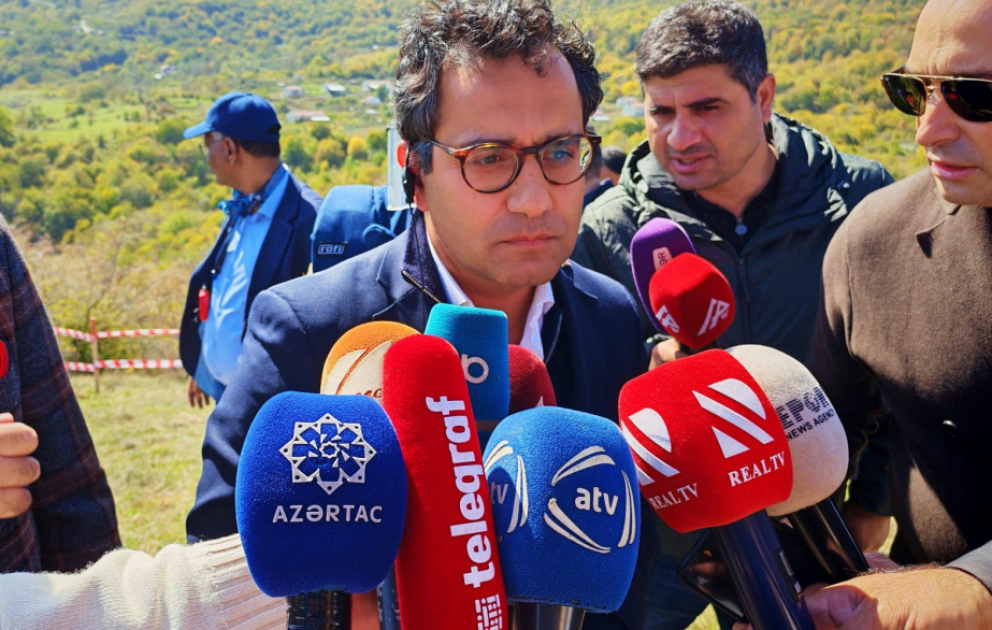 Birləşmiş Krallığın Xarici İşlər Ofisinin sabiq naziri Ağdərədən dünyaya səsləndi: Bu cür hadisələr heç vaxt baş verməli deyil VİDEO