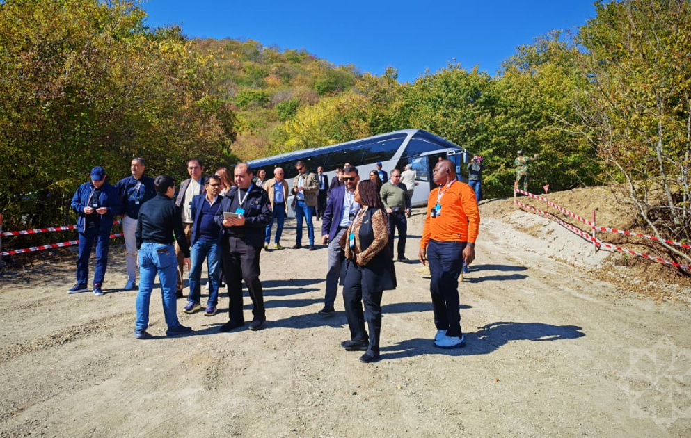 Beynəlxalq konfransın iştirakçıları Ağdərədə aşkarlanmış kütləvi məzarlığı ziyarət ediblər  YENİLƏNİB FOTO VİDEO