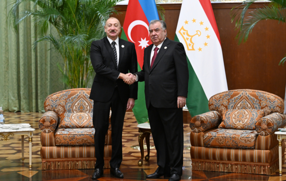 Präsident Ilham Aliyev trifft Präsident von Tadschikistan Emomali Rahmon zum Vier-Augen-Gespräch in Duschanbe AKTUALISERT VIDEO