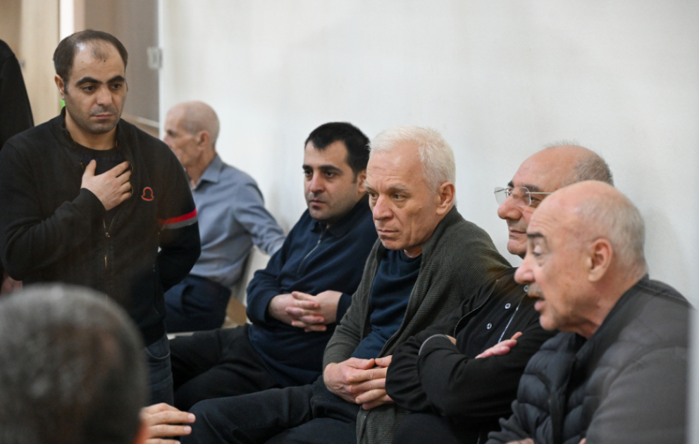 Beweise für Folterung aserbaidschanischer Kriegsgefangener durch armenische Streitkräfte vor Gericht präsentiert VIDEO